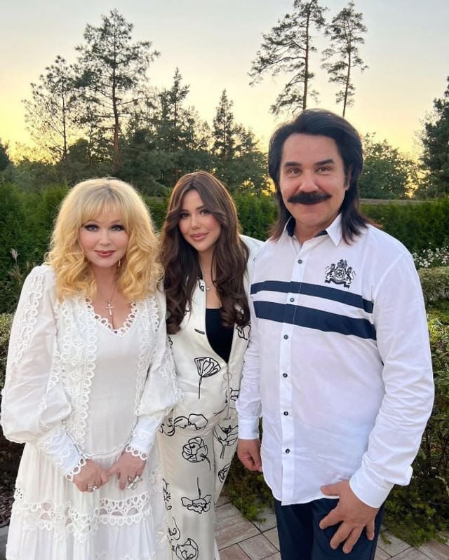 Павло Зібров із дружиною та донькою - фото 573104