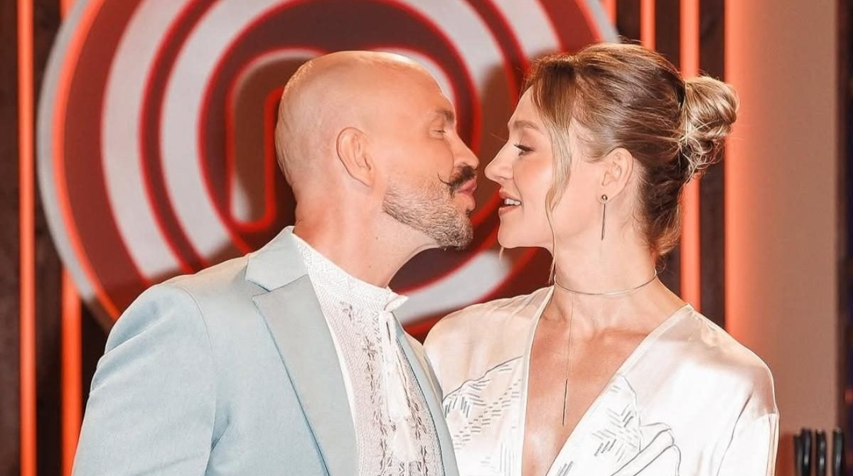 Ніжність і хімія: нові фото Ярославського та Мартиновської підігріли чутки про роман