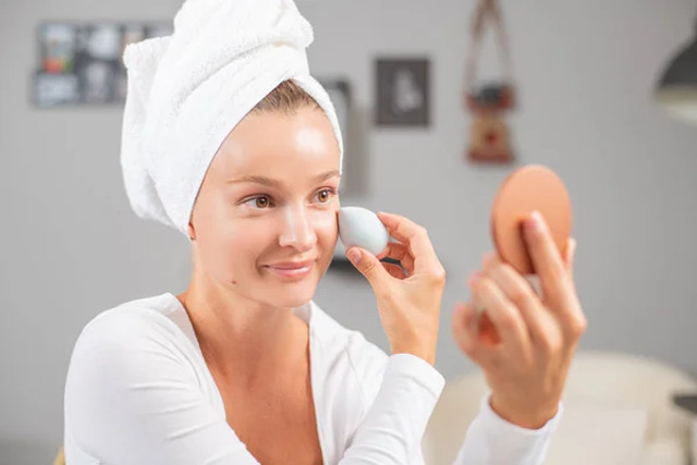 Природний макіяж у тренді: як зробити бездоганний денний образ восени - фото 573245