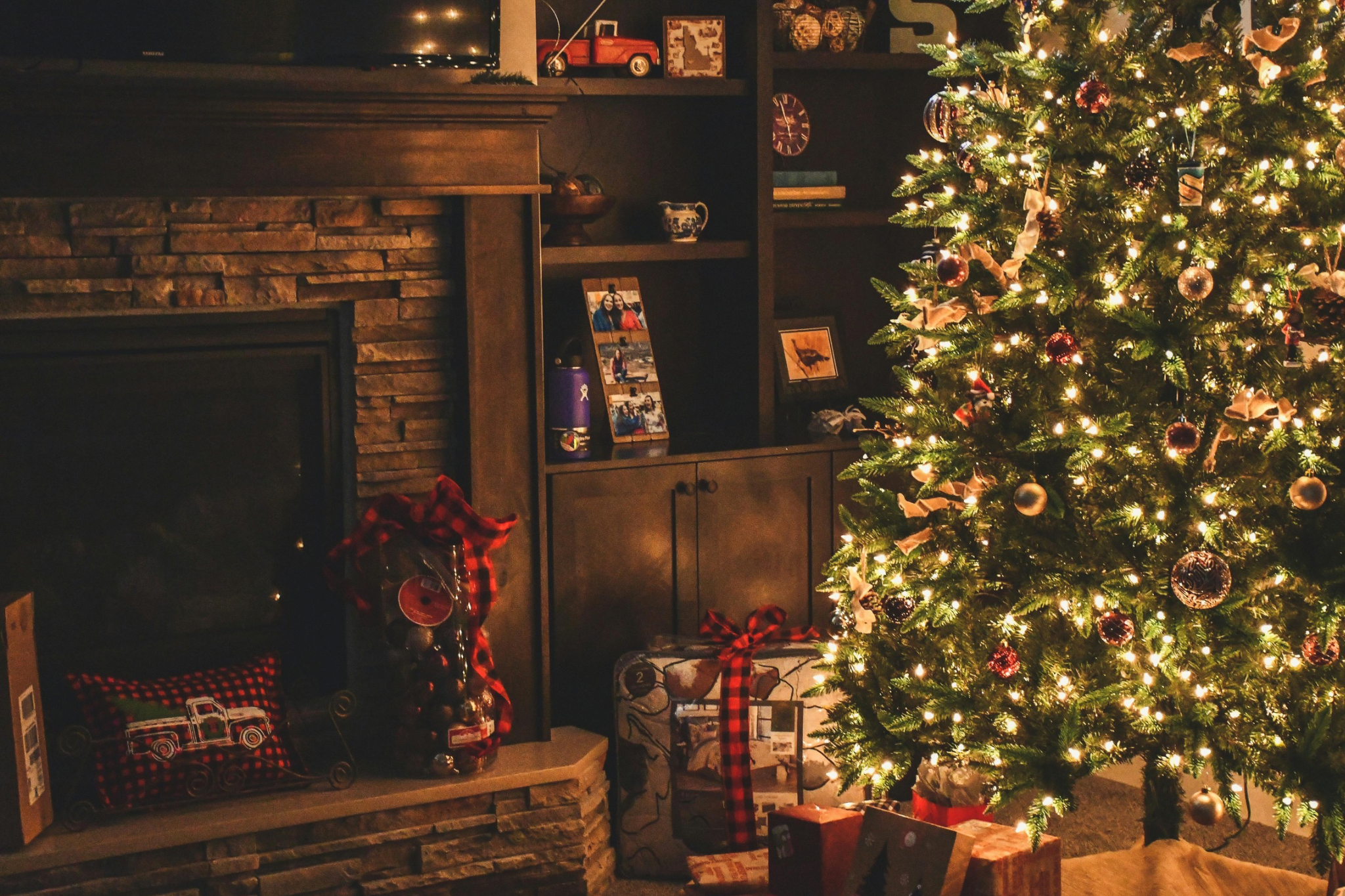 Топ 7 фільмів, які не дадуть заснути у грудні: новорічне кіно, що пахне святом і випічкою