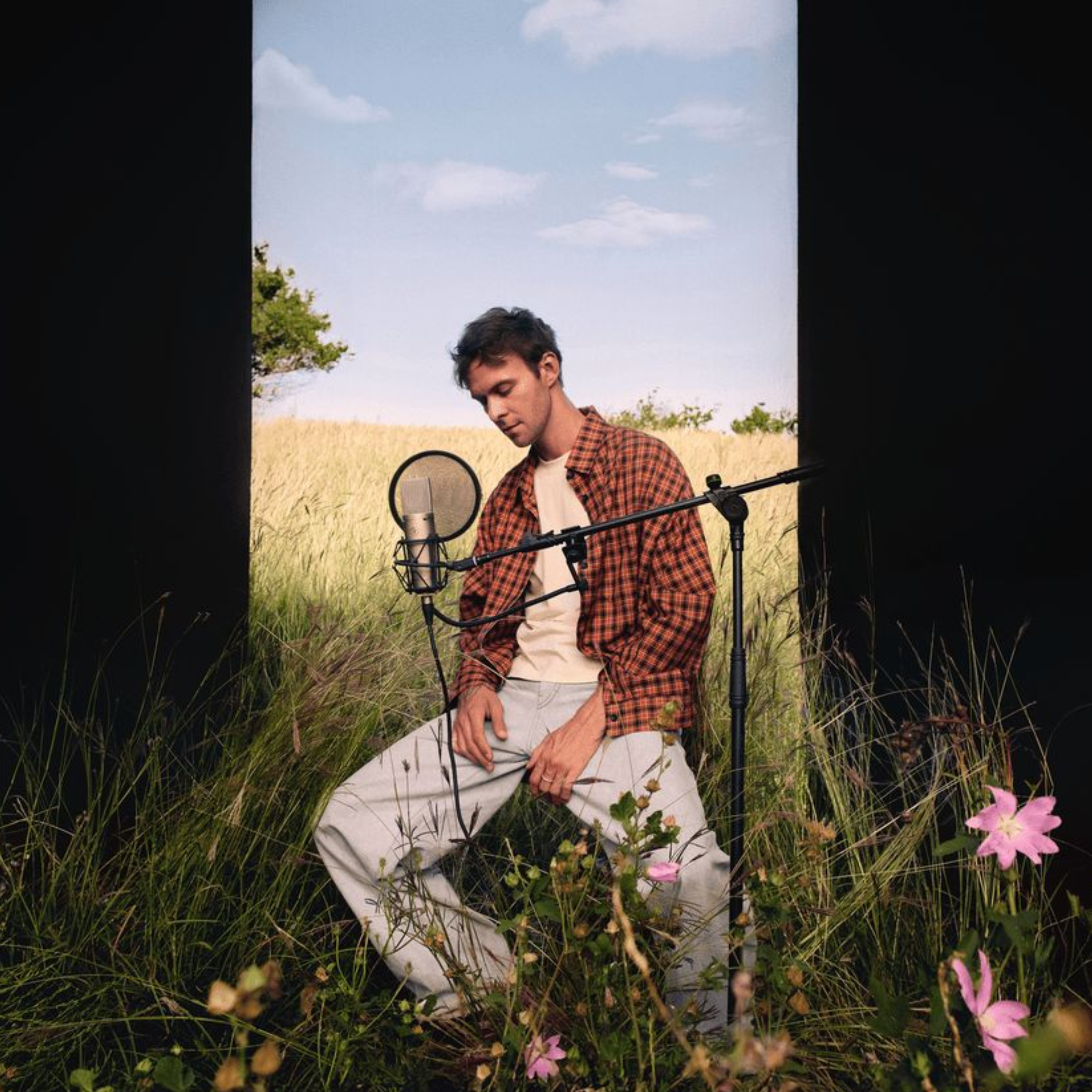 "Мій ідеальний день":  Макс Барських показав, як за один день зняв п’ять кліпів