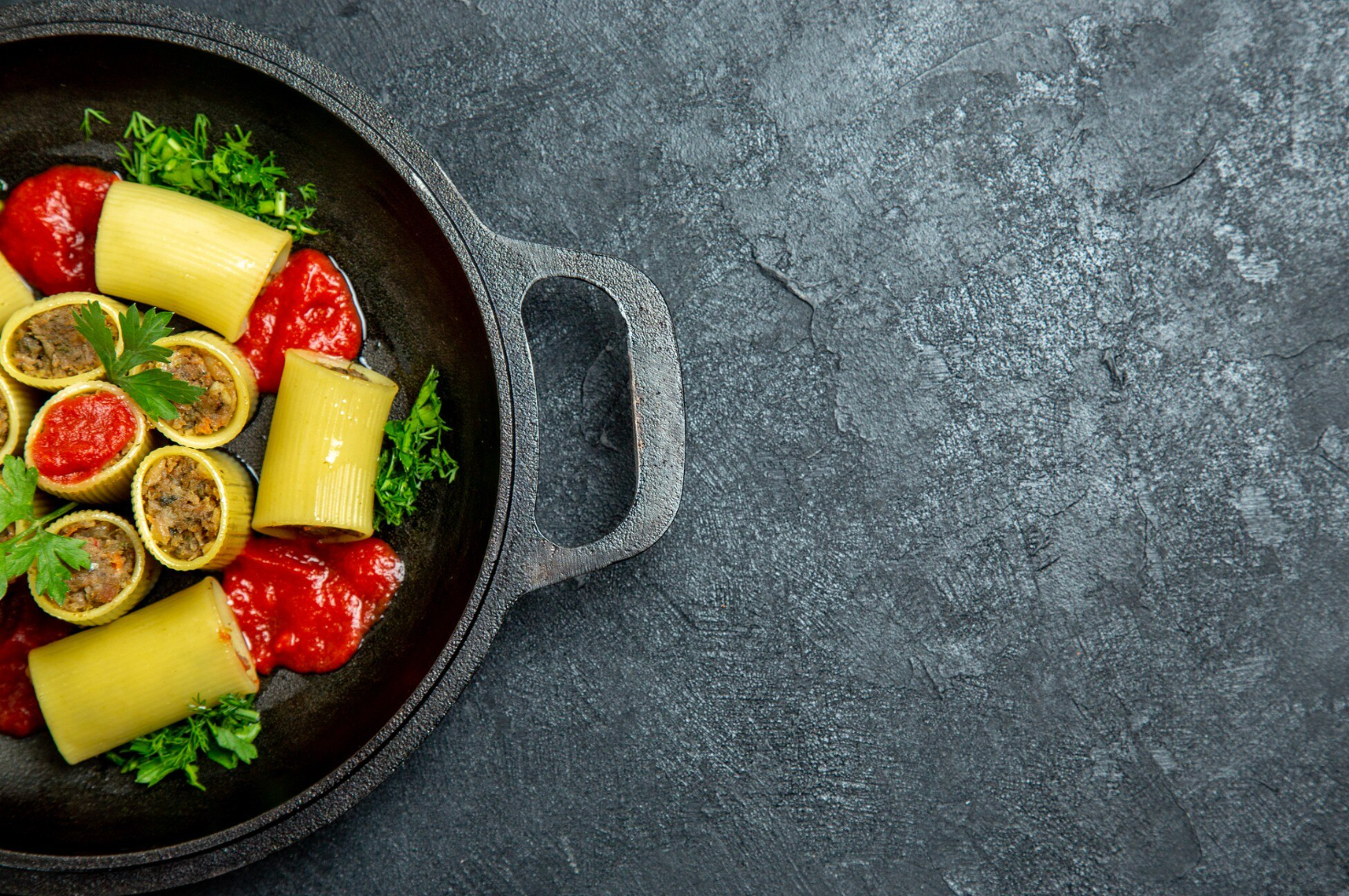 Картоплина врятує все: стара чавунна сковорода виглядатиме як нова