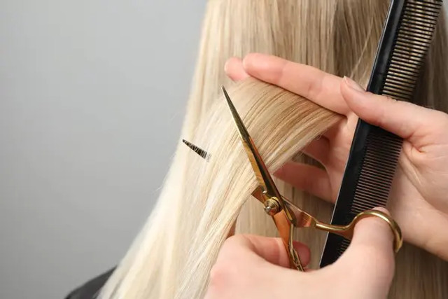 Як зробити зачіску об’ємною: хитрощі перукарів, які працюють навіть на тонкому волоссі - фото 573618