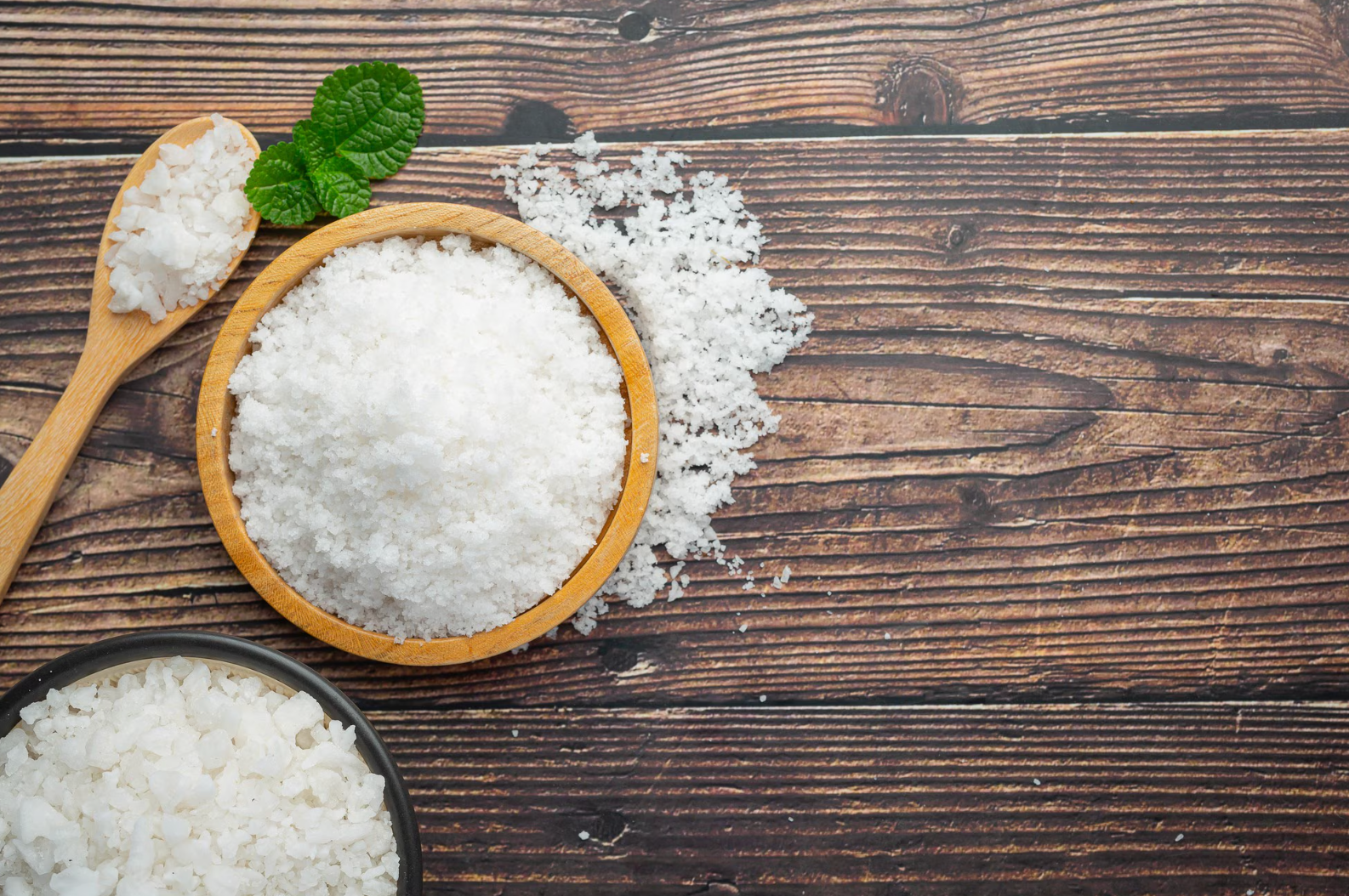 Покладіть на підвіконня сіль і ви позбудетесь топової проблеми кожної осені