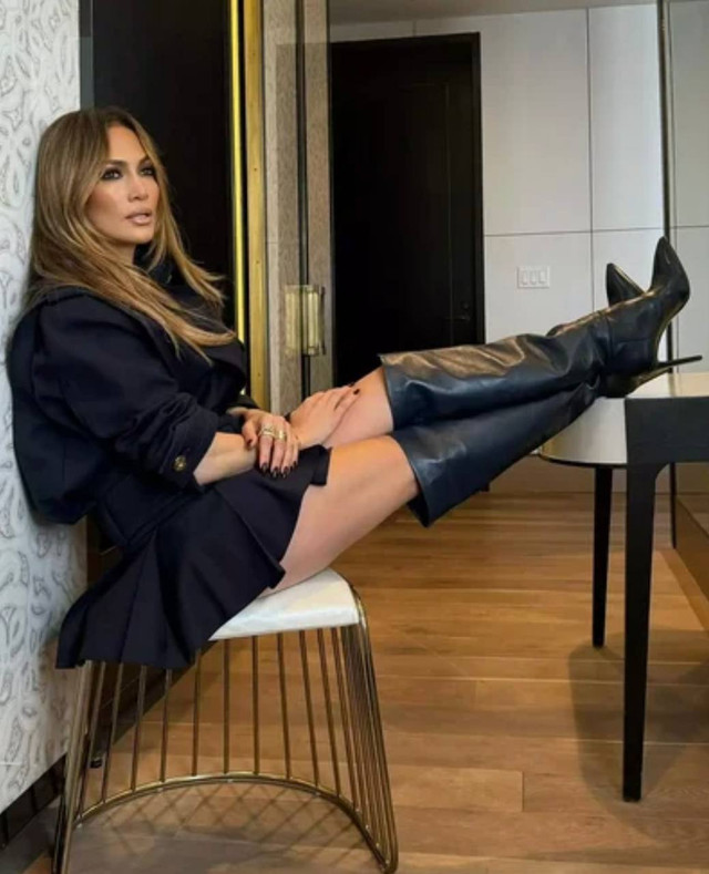 Який відтінок вишневого манікюру буде в моді цієї зими: вибір Дженніфер Лопес - фото 573812