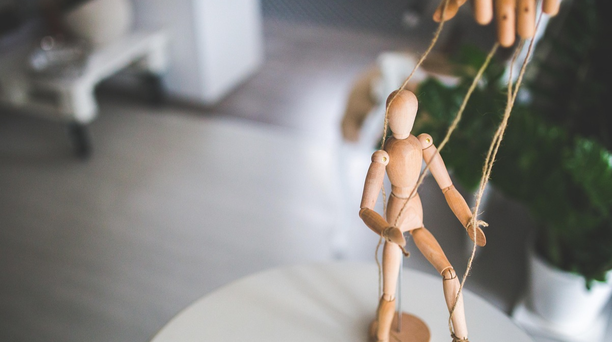 3 фрази, які видають справжнього маніпулятора: запам’ятайте їх, щоб не потрапити в пастку