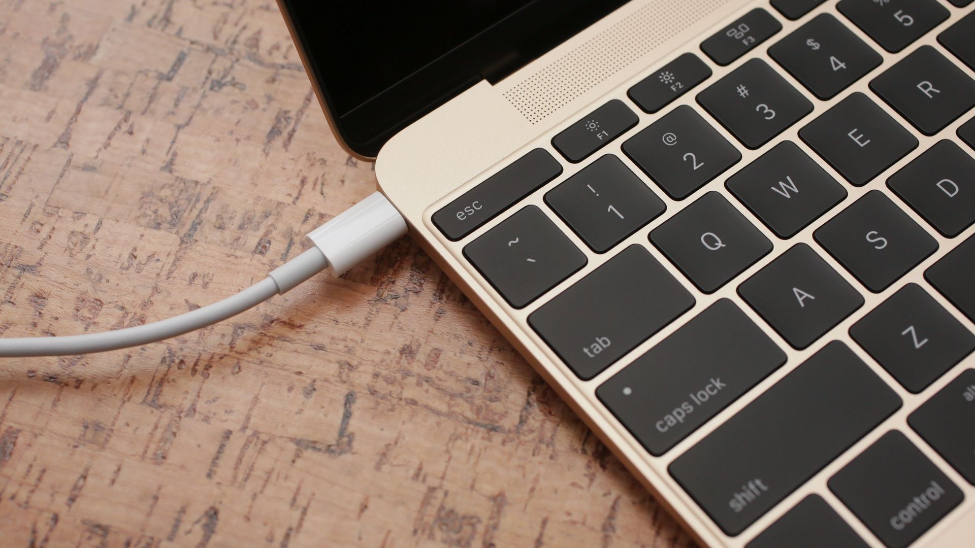 Чому Apple перевела MacBook на USB-C і не шкодує про це