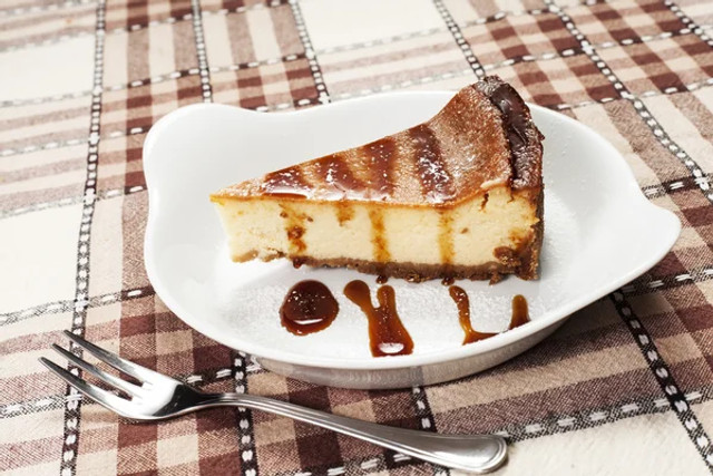 Львівський сирник із солоною карамеллю: спробуйте десерт, який підкорив українців - фото 574544