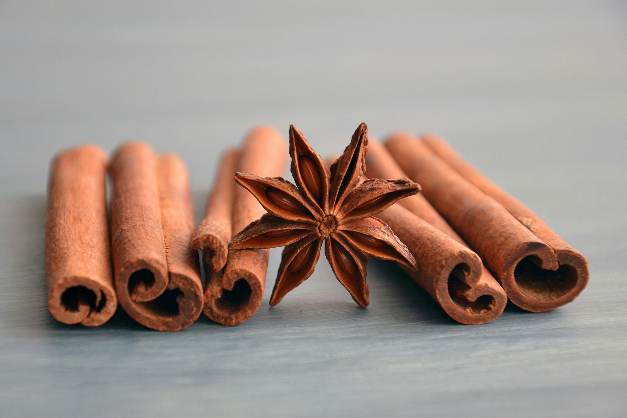 Кориця проти зайвих кілограмів і цукру: дієтологи назвали дивовижні властивості спеції