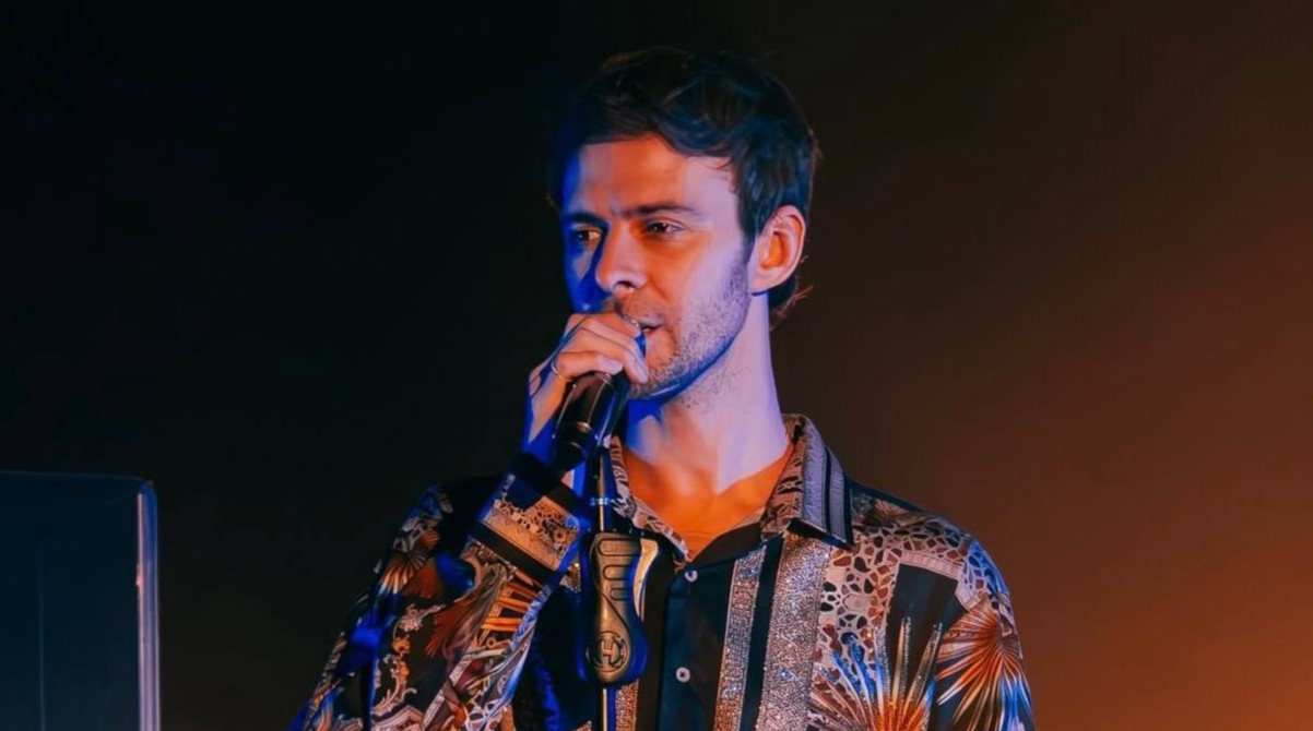 Зворушлива історія з туру Макса Барських: брат загиблого бійця заспівав мовою жестів