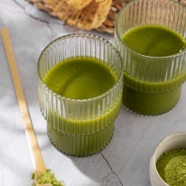 Користувачки скаржаться на випадіння волосся через матча: що кажуть дієтологи - фото 574749