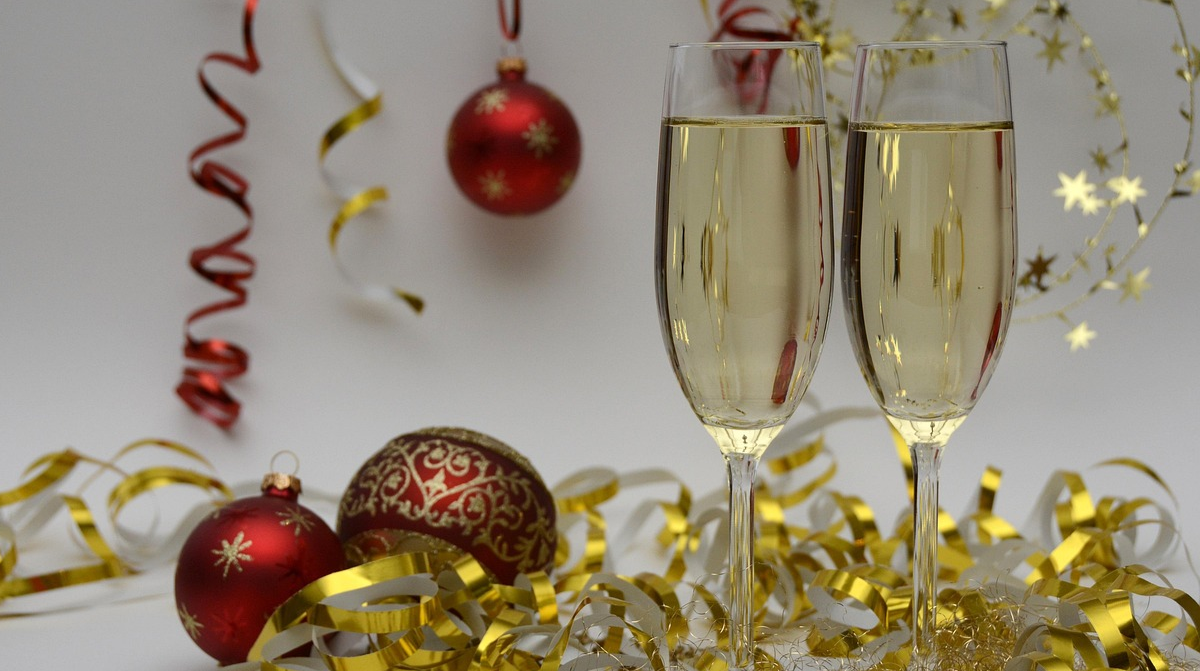 Що вдягнути на Новий рік 2026: кольори, які принесуть удачу та фінансовий успіх