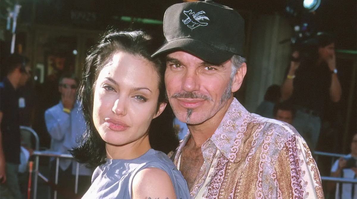 Колишній чоловік Анджеліни Джолі розповів про їхні парні намиста з флаконами крові