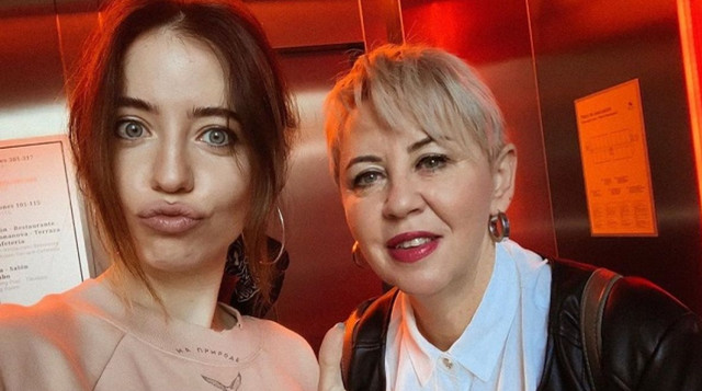 Надя Дорофєєва з мамою - фото 575168