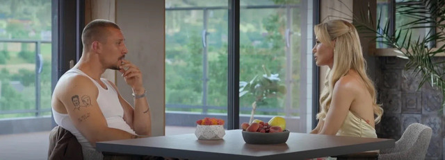 Напруга росте: кого з дівчат Тарас Цимбалюк відправив додому у шостому епізоді 'Холостяка' - фото 575478