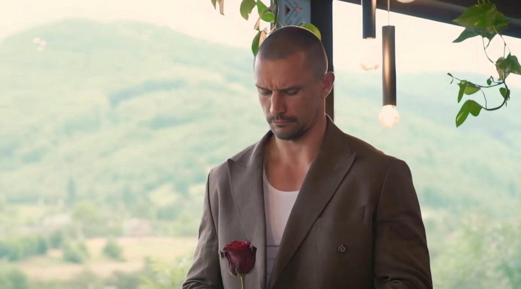 Напруга росте: кого з дівчат Тарас Цимбалюк відправив додому у шостому епізоді "Холостяка"