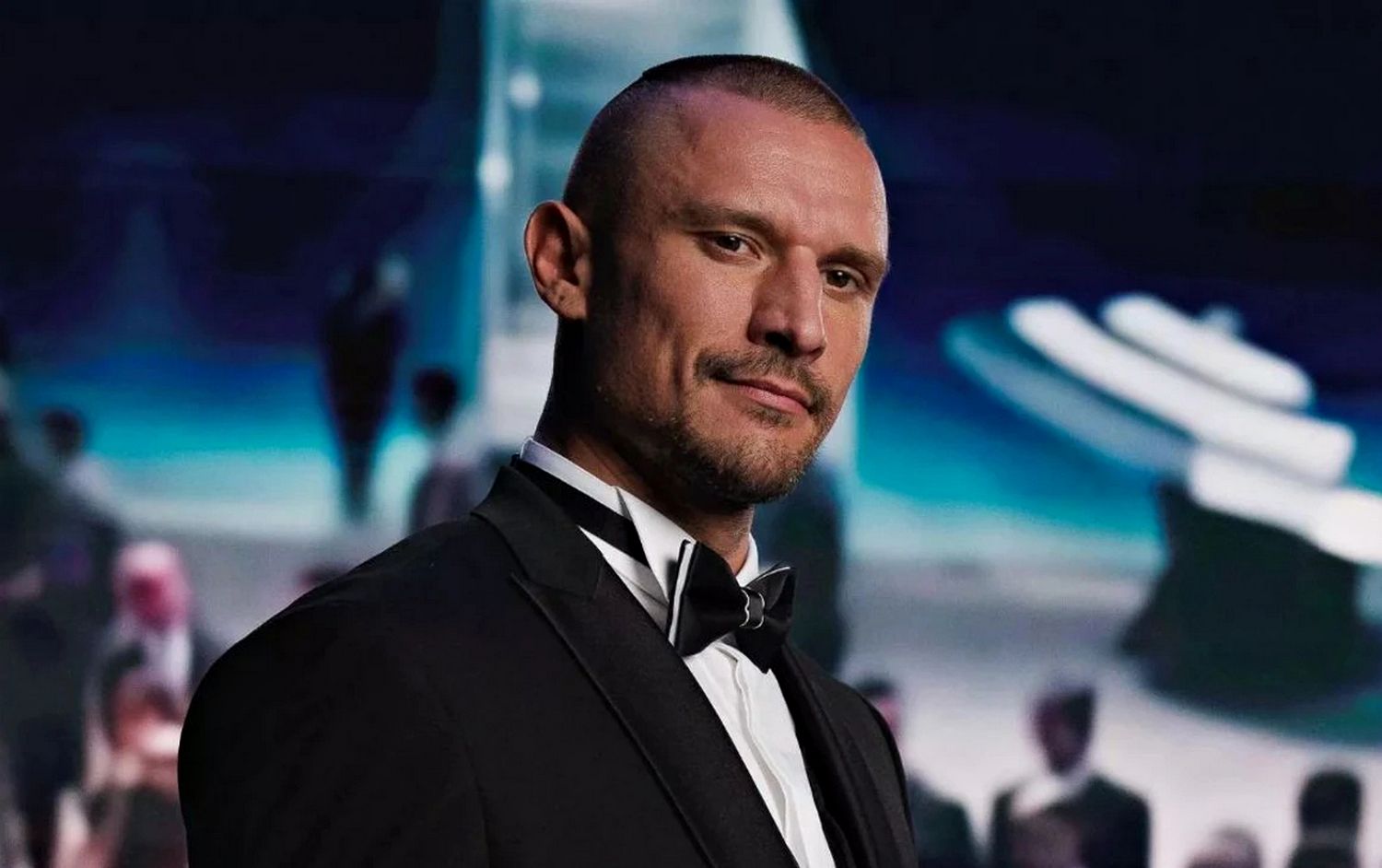 Палкі поцілунки та гірке прощання: яким був 6 випуск шоу "Холостяк"