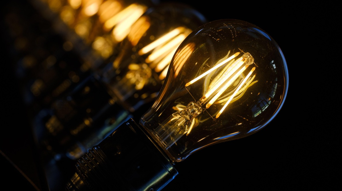 Блекаути знову нагадують про себе: як підготувати квартиру до темряви