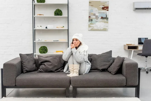 Блекаути знову нагадують про себе: як підготувати квартиру до темряви - фото 575677