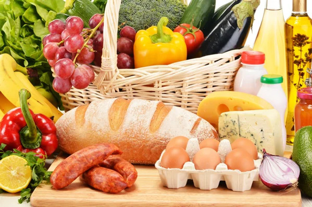 Час робити продуктовий запас: що не псується без світла вдома - фото 575696