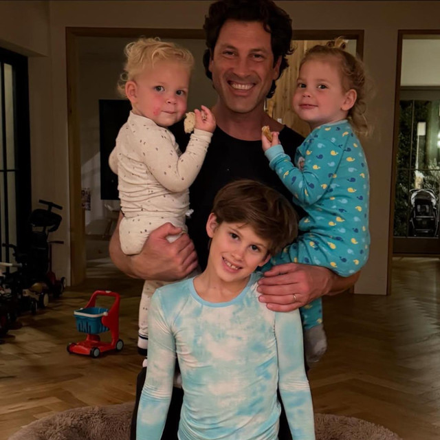  Макс Чмерковський з дітьми - фото 575964