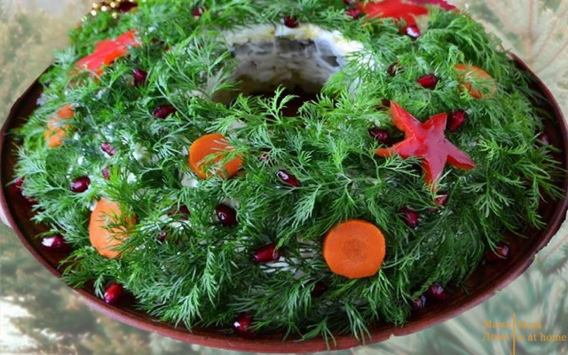 Різдвяні салати, які створять атмосферу свята: перевірені рецепти до святкового столу - фото 576035