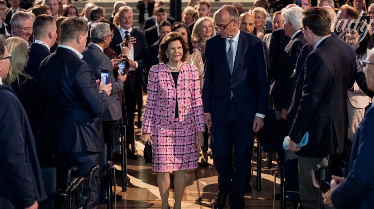 Королева Сільвія вразила стильним образом під час візиту до Берліна