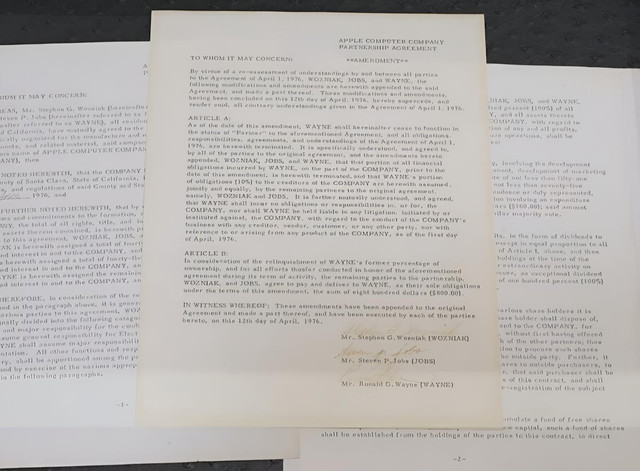 Договір про створення Apple виставлять на аукціон - фото 576231