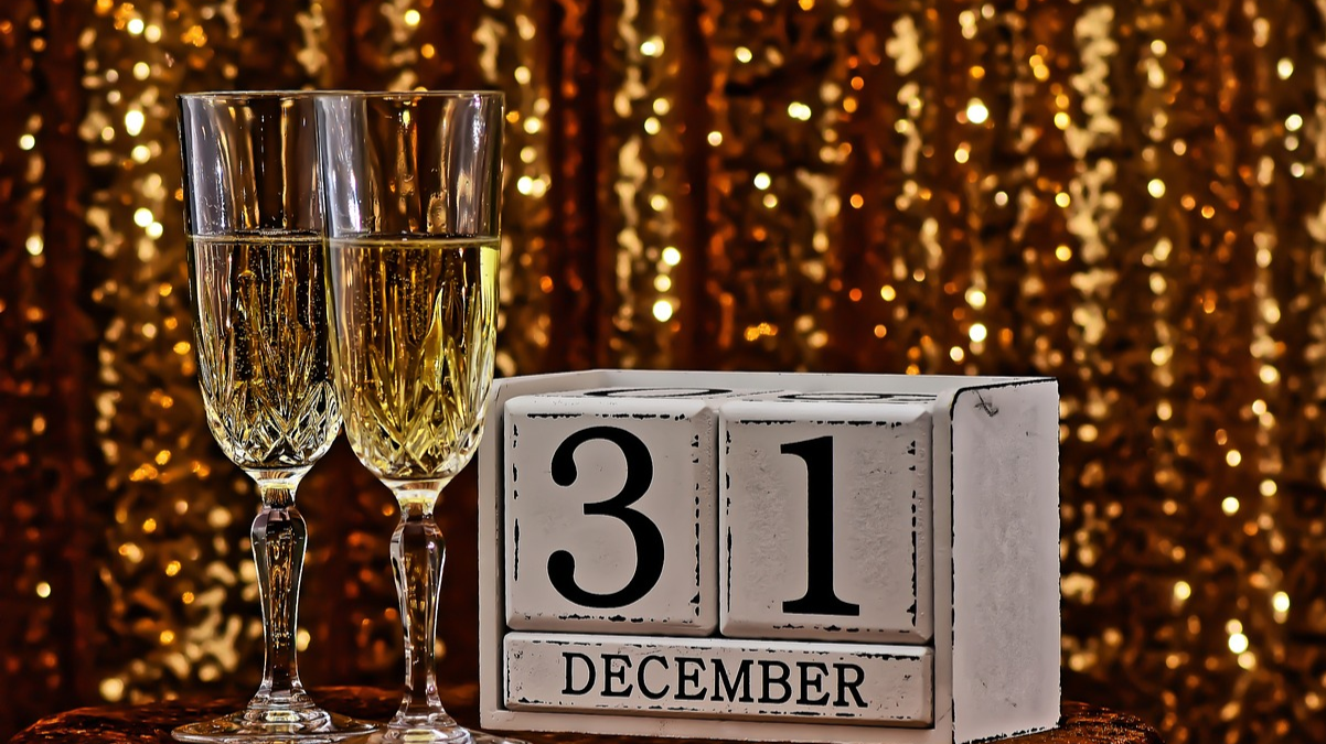 Як зустріти Новий 2026 рік: що вдягнути у рік Вогняного Коня, щоб притягнути удачу