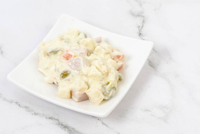 Чим замінити олів'є на Новий рік: 5 небанальних салатів, які освіжать ваш новорічний стіл - фото 576283