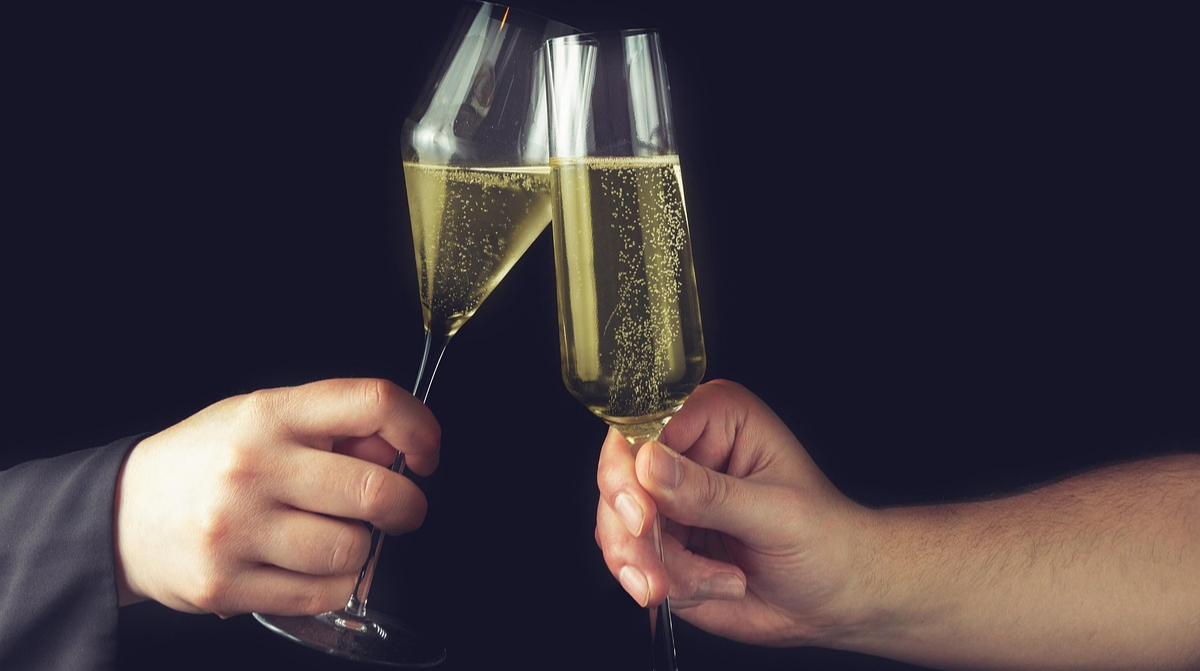 Як поводитися на новорічному корпоративі: прості правила для комфортного вечора