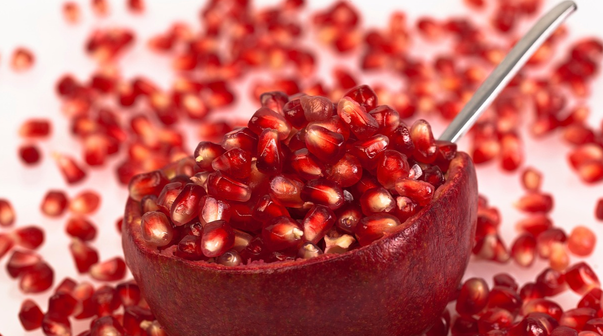 Журавлина чи гранат: що насправді корисніше і який фрукт варто додати у раціон взимку