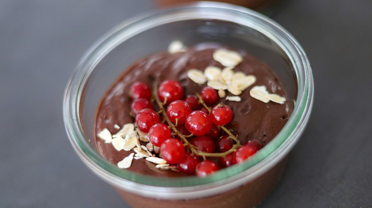 Як приготувати мусовий десерт із хурми та какао: найпростіший зимовий пудинг