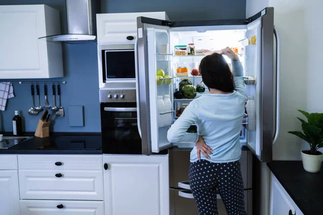 Як зберегти холодильник під час відключень світла: прості способи, які допоможуть уникнути - фото 576645