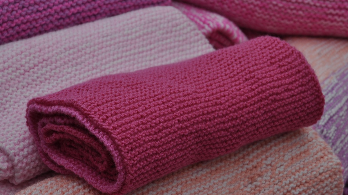 Рожевий колір не здає позицій: як носити наймодніший відтінок зими 2026