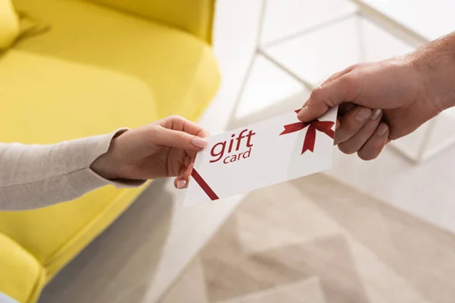 Що подарувати вчителю на Новий рік: ідеї, які йому точно сподобаються - фото 576953