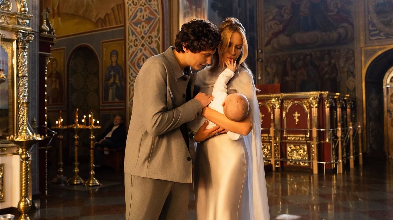 Чоловік Лесі Нікітюк приголомшив мережу новими кадрами з ведучою та їхнім маленьким сином