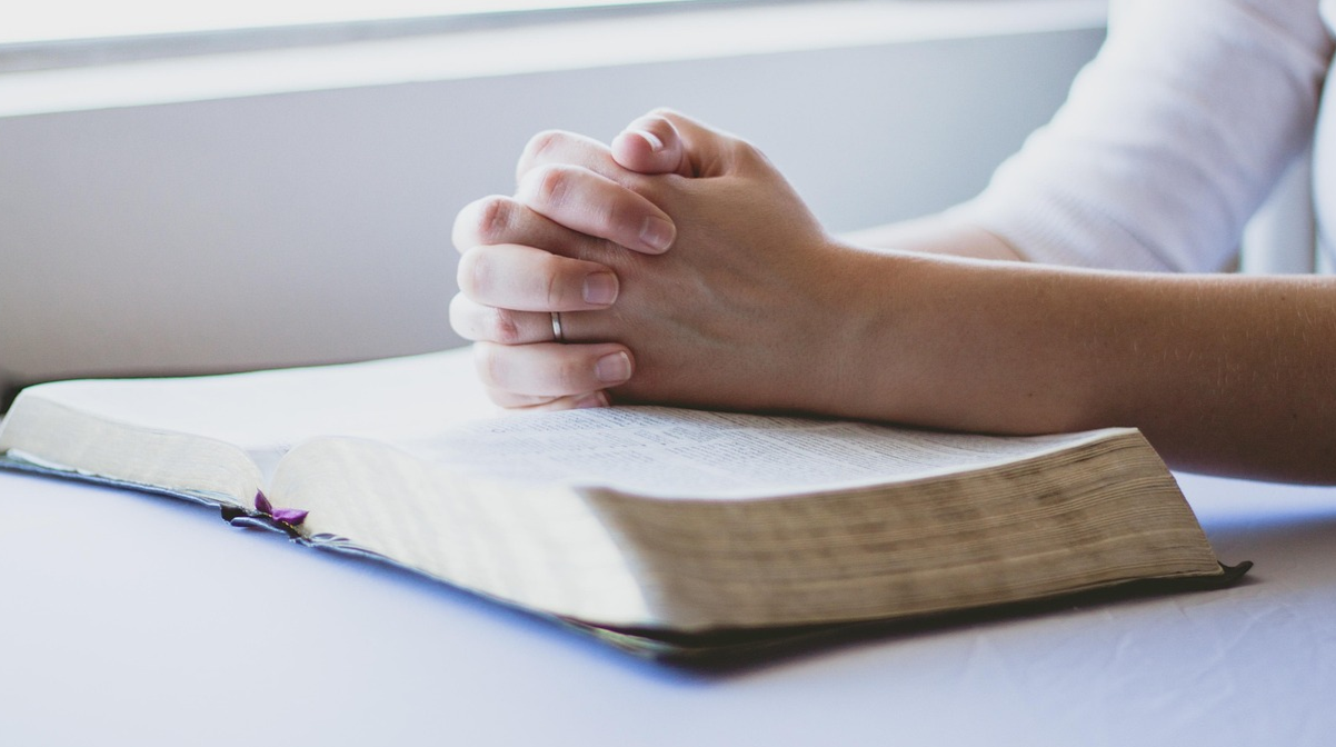 Молитви, які допомагають: що читають на День святого Миколая та чому ці слова мають силу