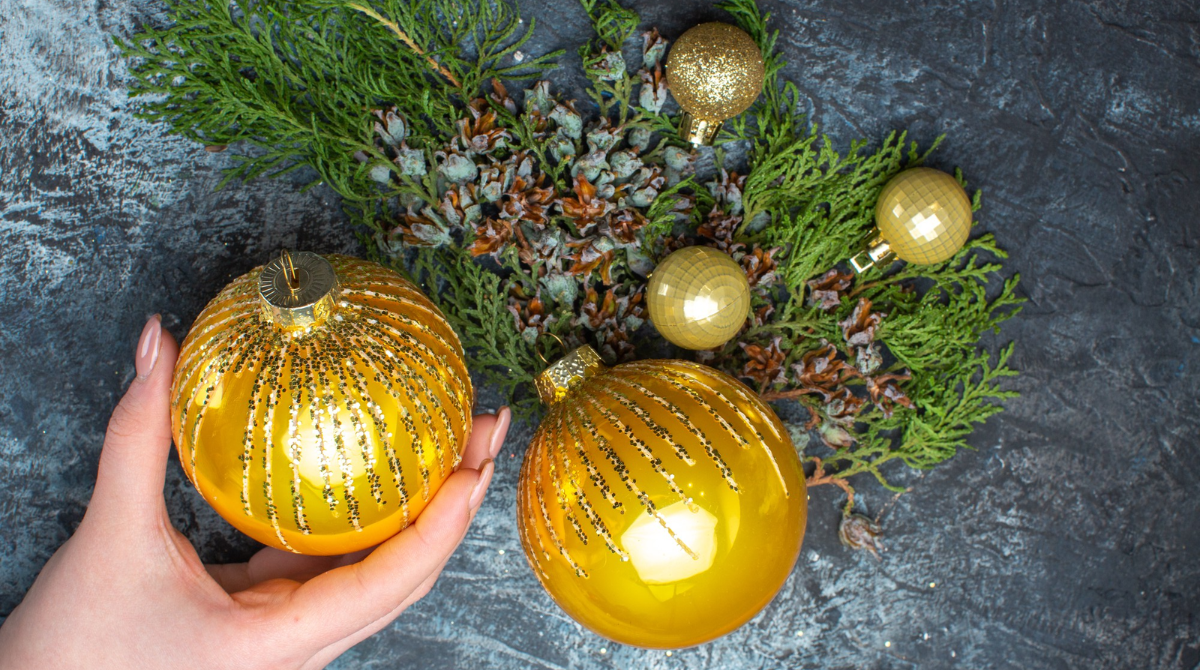 Що повісити на ялинку у 2026: символи, які притягують кохання, гроші й удачу