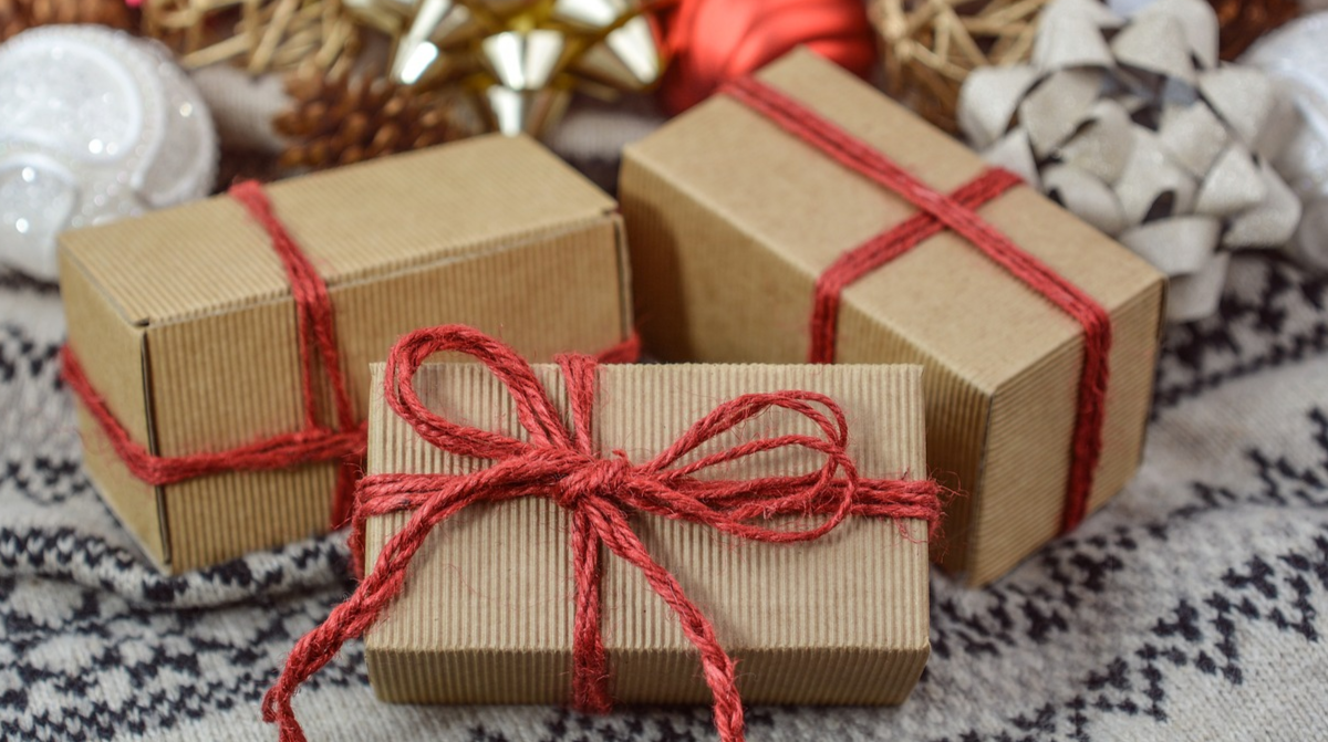 ТОП-5 подарунків, які краще не дарувати на Миколая: що може зіпсувати свято
