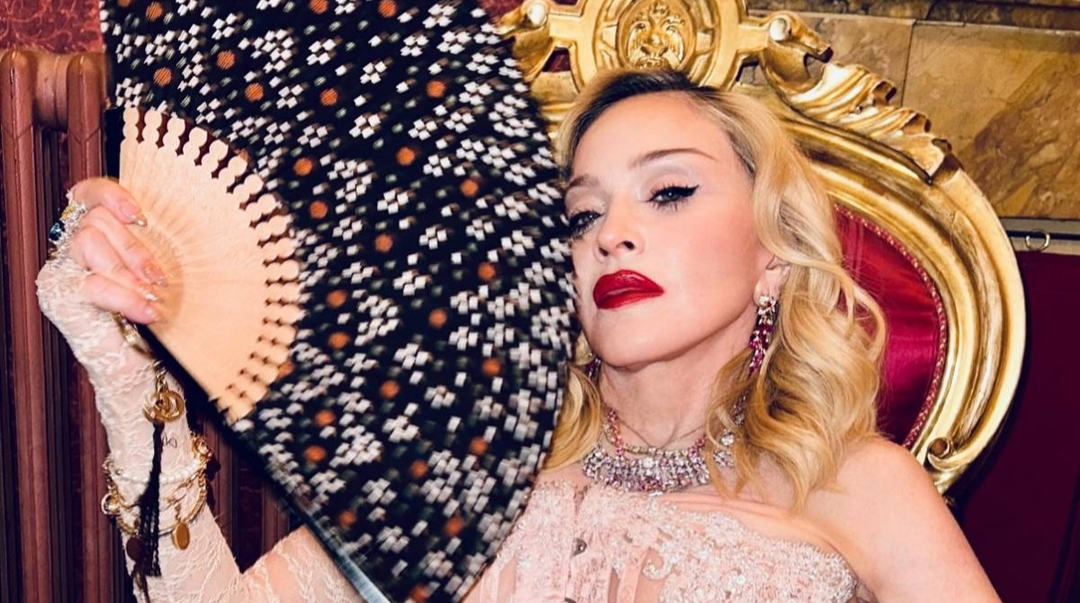 Мадонна жорстко осадила асистента, який сплутав Україну з Росією: момент підірвав мережу