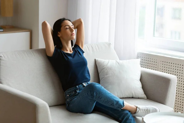 Як зберігати внутрішній спокій під час тривог і обстрілів: прості поради психолога - фото 577423