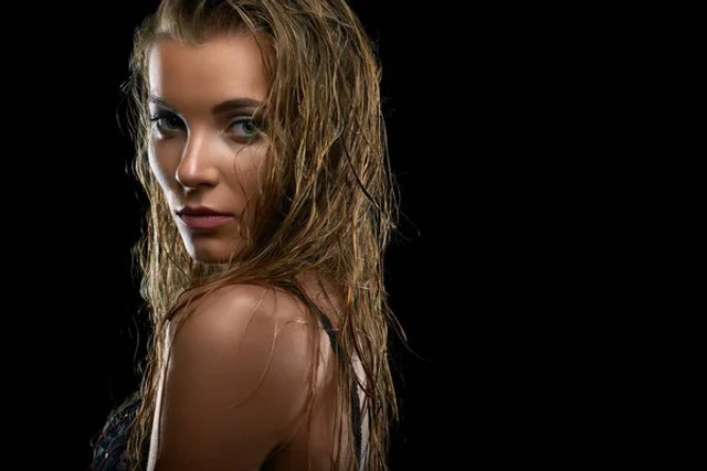 ТОП-5 порад, які допоможуть зберегти зачіску навіть у негоду - фото 577760