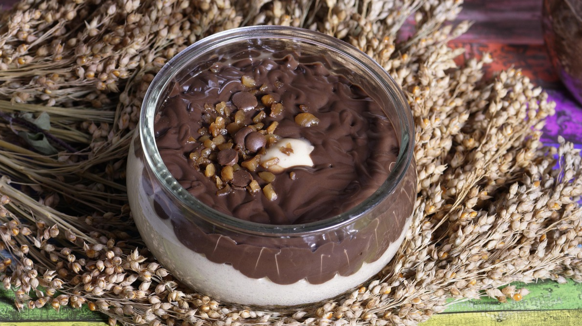 Ніжний мус зі сметани та молока: легкий десерт на кожен день