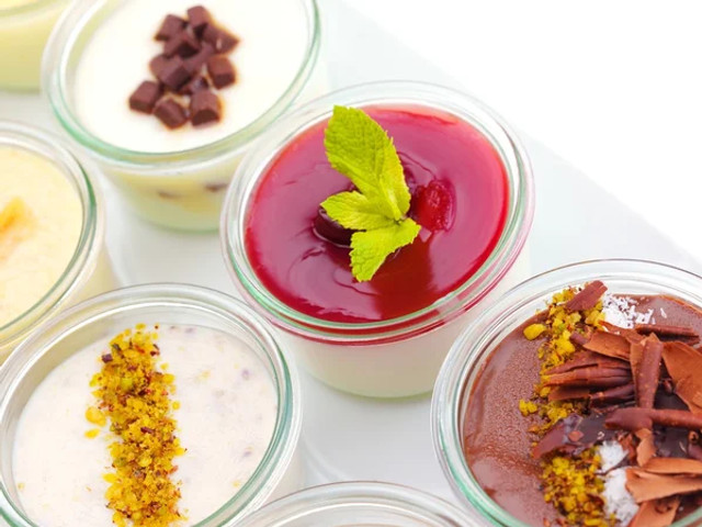 Ніжний мус зі сметани та молока: легкий десерт на кожен день - фото 577786