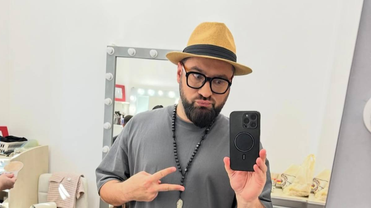 Відомий український ведучий через рік після розлучення натякнув на новий роман