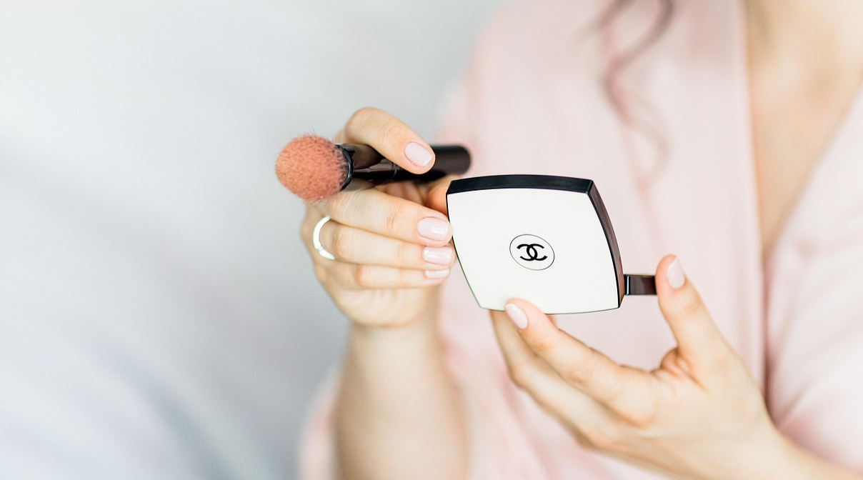 Новорічний макіяж 2025: що буде трендом у святкову ніч