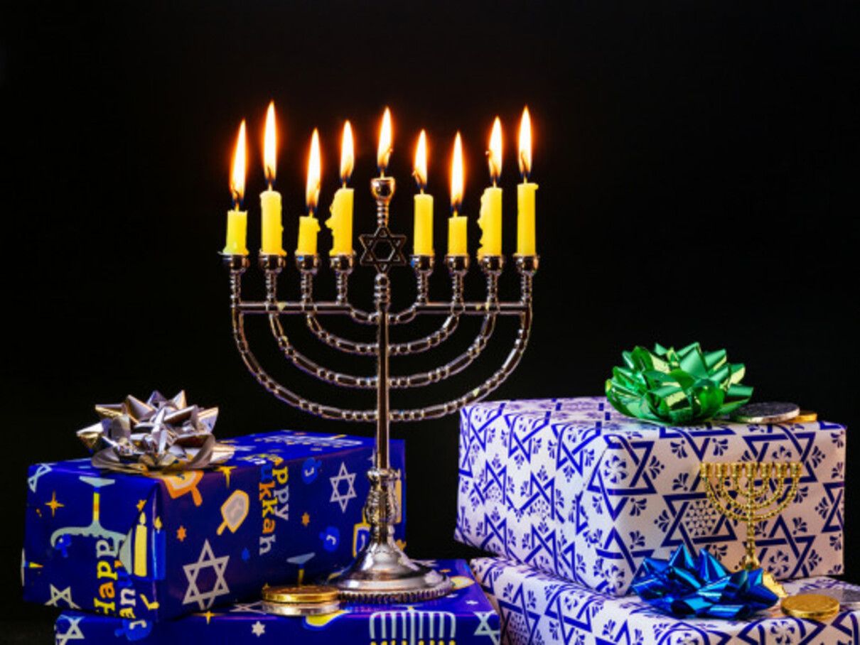 Свято Ханука 2025: коли відзначають, традиції і заборони