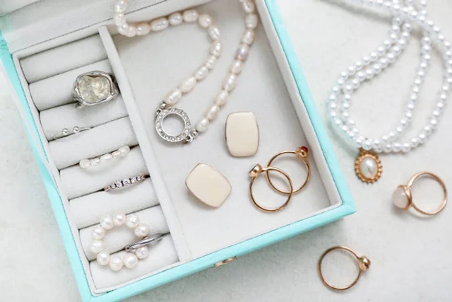 Головний тренд сезону: як поєднувати золото та срібло в одному образі - фото 578705