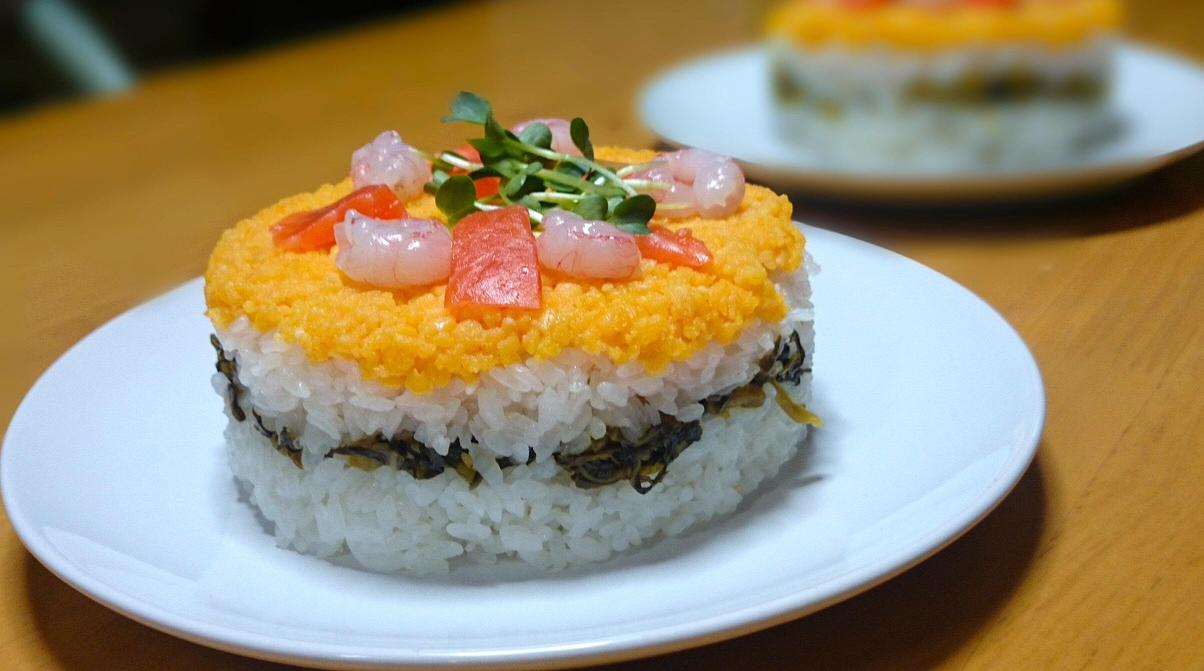 Суші-торт на святковий стіл: як приготувати ефектну страву без зайвих зусиль